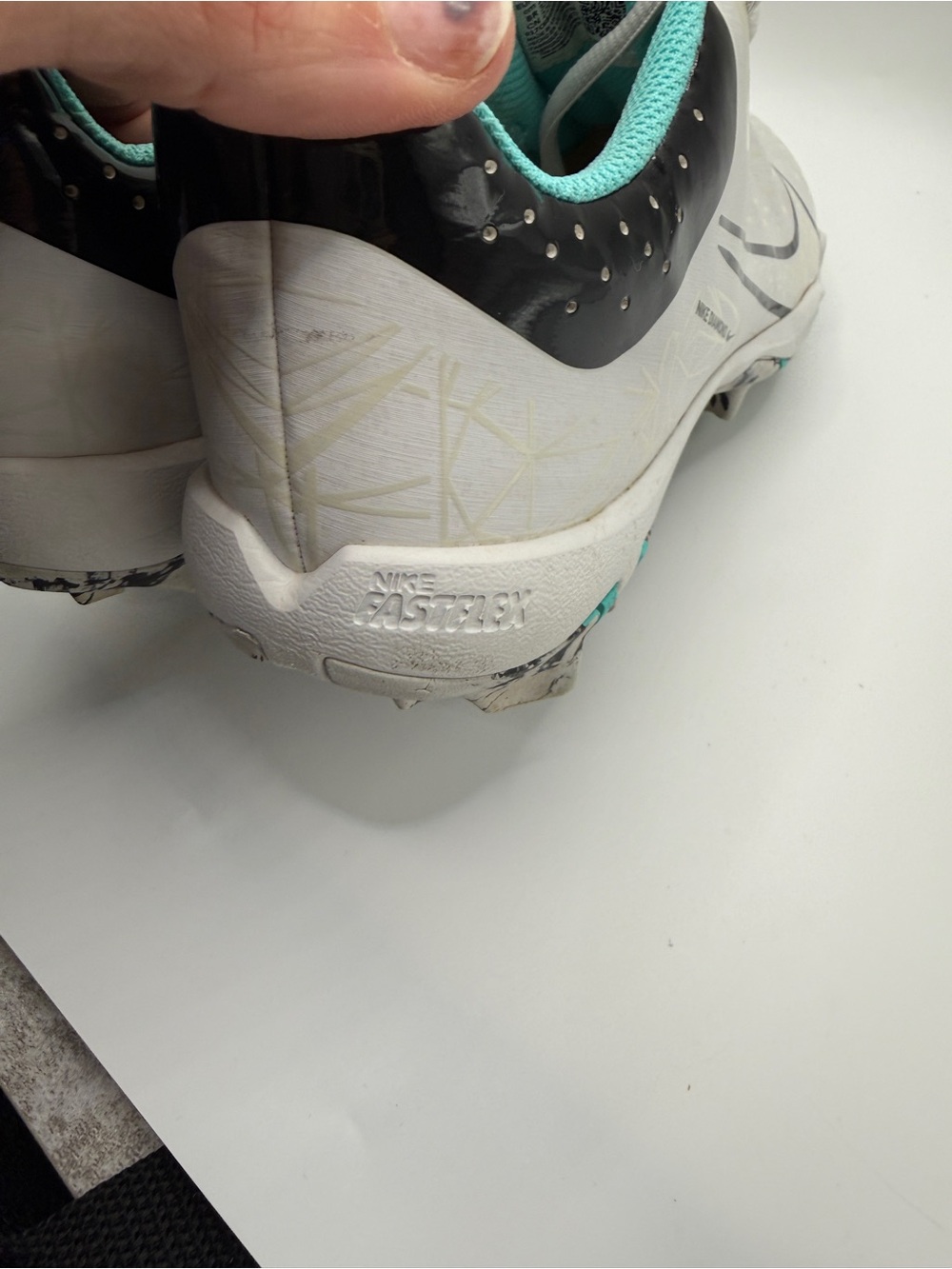 Nike fast track softball cleat- girls -White & Teal Low-Top Athletic Cleats - Picture 4 of 6